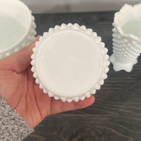 Milk Glass Set - Picture 5 of 7